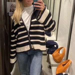 kofta från zara - Jättefin stickad kofta från zara! Aldrig använd 😊