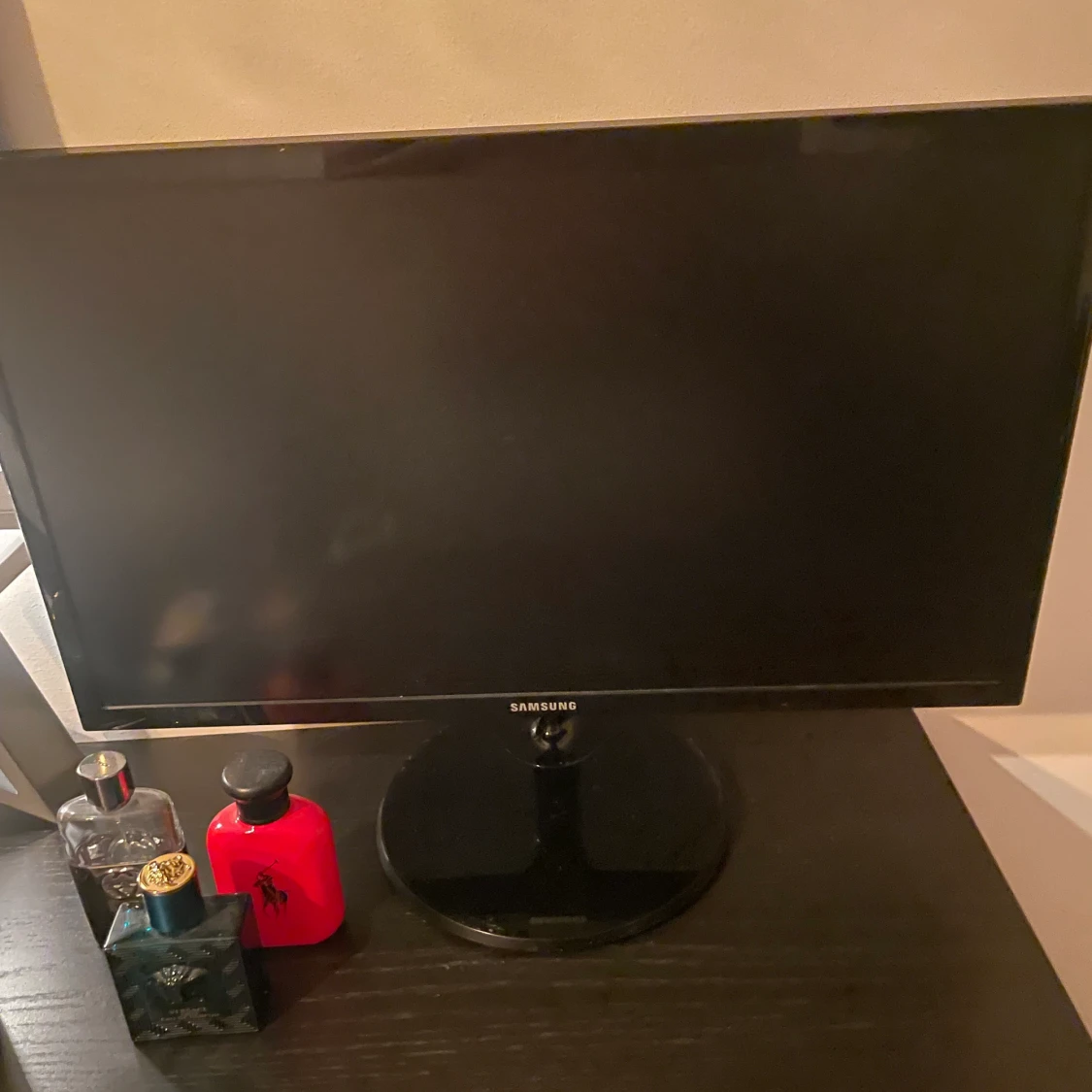 Säljer ps4 Slim 1tb samt en Samsung skärm - 90