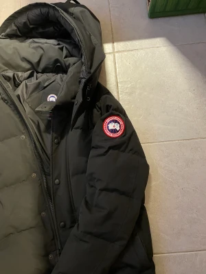 Canada goose - Canada goose wyndham parka säljes då jag införskaffat en annan modell. Storlek S. Päls finns