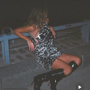 Intresse - Säljer ev denna klänning som är super snygg speciellt nu till nyår 💙🤟 storlek S helt oanvänd med prislapp kvar