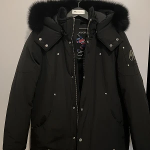 Moose knuckles unisex stl xs - Jag säljer denna fina Moose knuckles som är helt ny och knappt använd pga den passade ej mig i storleken. Passar dig som har storlek xs. Kvitto finns 