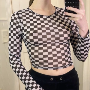 Mesh topp - Cool mesh topp som jag har sytt in för att passa en storlek s/xs. Säljer för 60 kr, köpare står för frakten. 💖