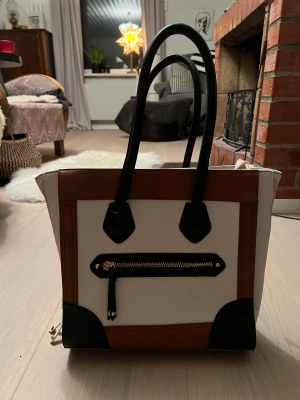 Aldo väska 🤍 - Säljer den här fina väska ifrån Aldo! 