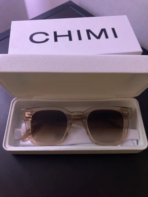 Chimi  - Säljer mina chimi glasögon. Sick/10/10 bara provade inga repor eller nått! Om du är intresserad kan du få mer bilder på dom. Pris kan diskuteras! 