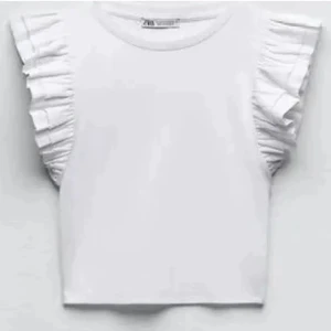 Nästan oanvänd topp - Jätte snygg trendig topp som passar till alla tillfällen✨