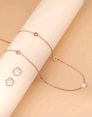 Halsband & örhängen  - Nytt Inte ens testad Fin julklapp till den som inte har mycket pengar o lägga på julklappar