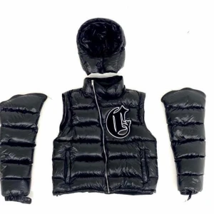 CORVIDAE JACKA - Säljer en corvidae jacka i grymt skick. Storlek M. Skicka pm för fler frågor.