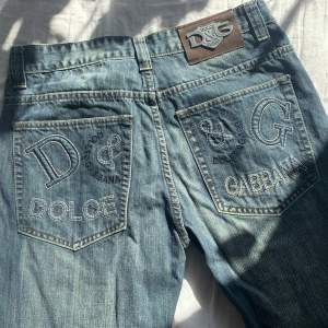 Vintage Dolce & Gabbana jeans i storlek L. Frakt ingår inte. 