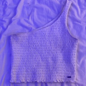 Holister tröja - Använt max 5 gånger, köpt den från Zalando men tyckte nt om den💖