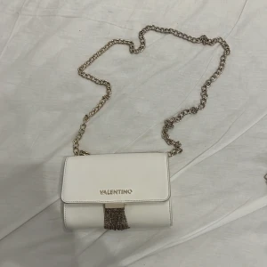 Valentino väska  - Äkta Valentino väska. Bra skick.