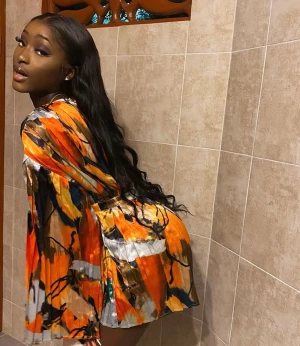 Mulifärgad playsuit - Multifärgad playsuit! Köpt förra året från PLT. Endast använd 1 gång.   Passar mig med storlek xs Storlek: S