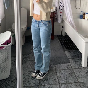 weekday lågmidjade jeans - lågmidjade jeans från weekday, nyskick❤️