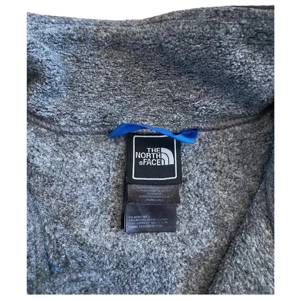 The North Face Vintage Fleece Jacka 💙🖤  Pris: •299kr  Stl: XL  Bredd 52cm Längd 65cm  Kontakta mig för mer info 😀. Jackor.