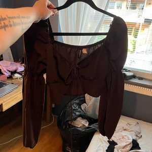 Topp  - Passar M/S  Helt ny.  Skickas med PostNord. Kan göras snabbt via Swish o därefter skickas. Har ofta säljlive på Facebook för er som vet. 