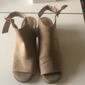 Skor - Stl 41  Märke So all,Comforty in stycke