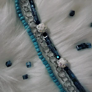 Armband  - Armband gjorde av pärlor 