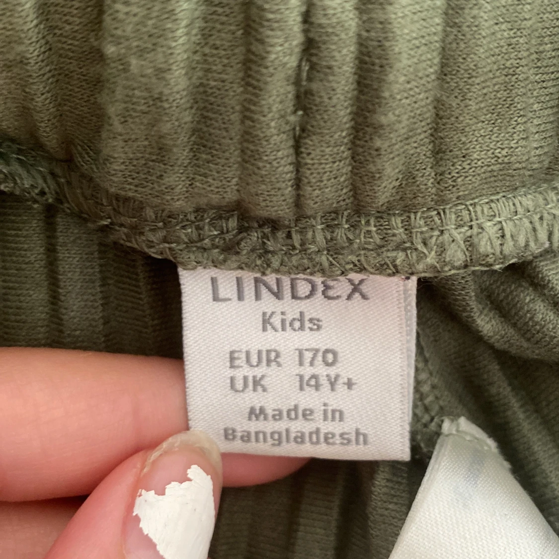 Ett par militär gröna byxor  - 91