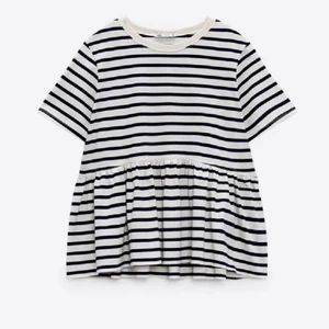 zara topp - jättefin tröja från zara som aldrig kommer till användning längre, i bra skick! i stl s men passar även en xs, skriv för egna bilder🤍