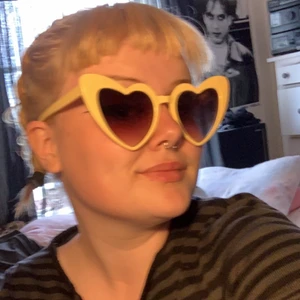 Solglasögon  - Snygga beiga solglasögon! Väldigt Swag 