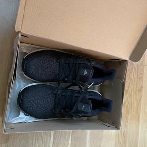 Adidas ultra boost 2.0 us9 - Mycket bra skick storlek us9 42.5  Kvitto finns