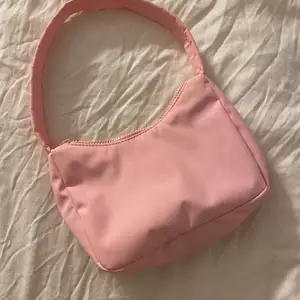 Gullig rosa handväska i bra kondition