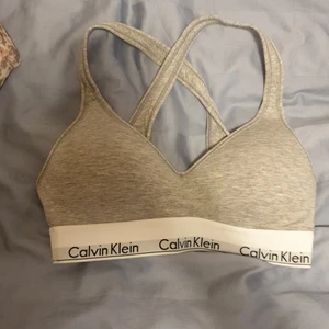 Calvin klein bh - Nyskick, endast provad. Strl S. Vaddarad.  Finns i sthlm, kan mötas för överlämning 