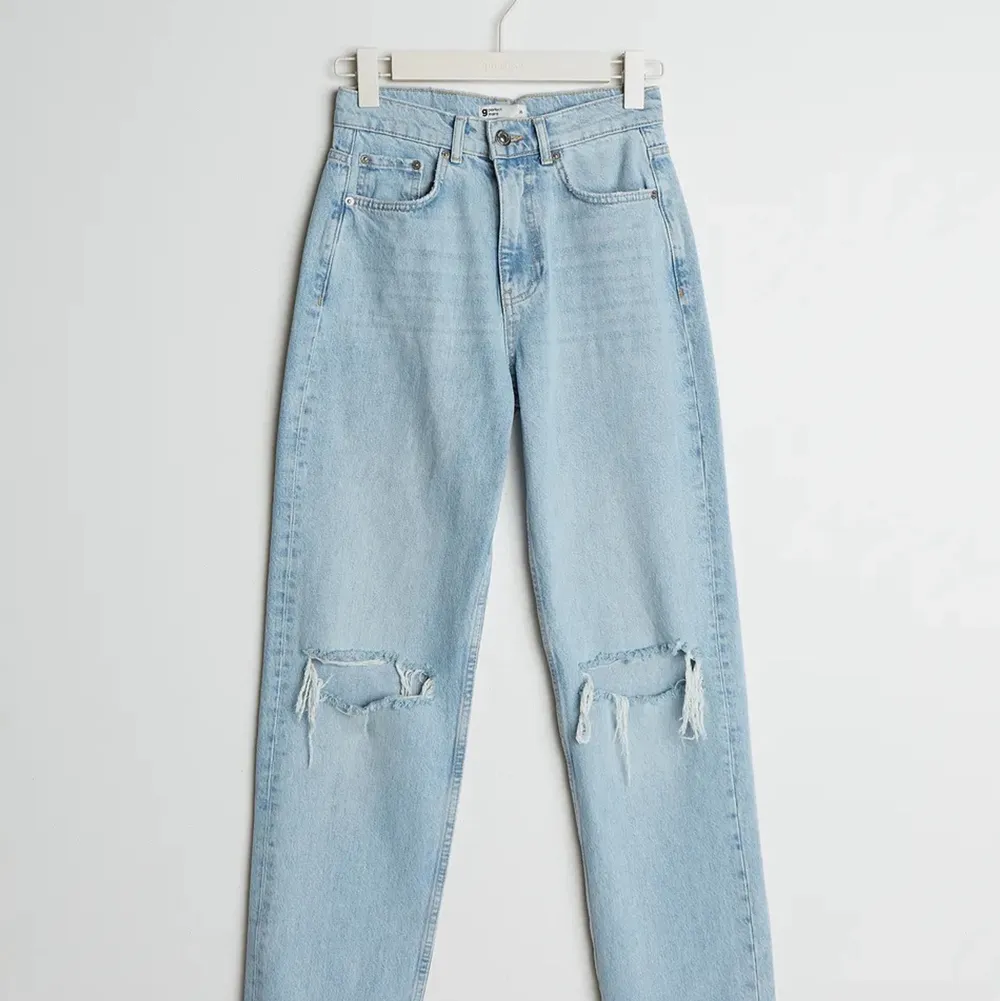 Köpta för 499 men säljer för 200 pluss att köparen står för frakt. Priset kan diskuteras❤️❤️. Jeans & Byxor.
