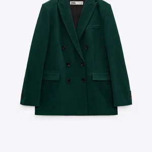 Zara kavaj - Skogsgrön kavaj ifrån Zara. Köpt 2022, aldrig använt men prislappen är borttagen.