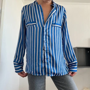 Skjorta  - En randiga superskönt skjorta! 🫶🏼