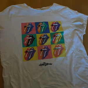 Tshirt  - En färgglad tshirt som inte används längre. Du står för frakt. ❤️