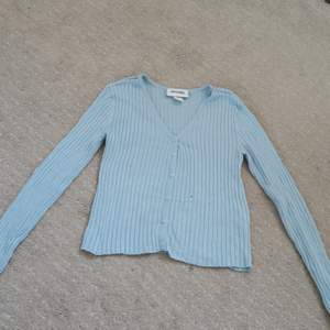 Ljusblå tröja från Monkl i storlek s, knappt använd.