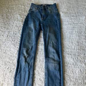 Blå skinny jeans, lager 157, storlek xs, ordinarie pris: ca 250 