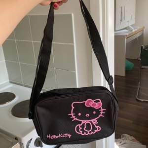 Söt Hello Kitty väska från second hand! 💋 