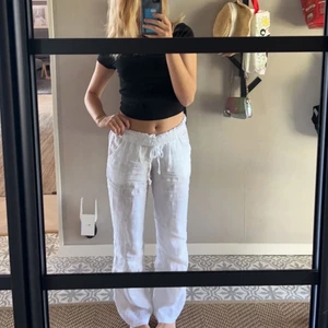 Chelsea linnebyxor  - Superfina lågmidjade linnebyxor ifrån Chelsea i storlek XS. nypris 500kr. Använda 4-5 gånger. Säljer då dom inte kommer till användning 💚