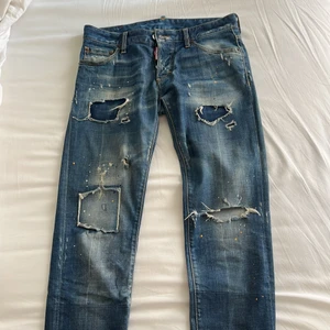 Dsquared jeans - Fina dsq byxor, storlek 44, buda gärna
