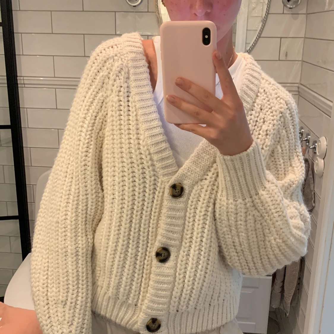 Snygg Stickad vit kofta - 90