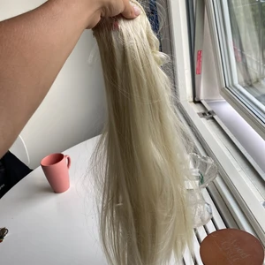 Clip ons, blont löshår  - Blont löshår, aldrig använd. 