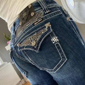 Miss me jeans - Lägger ut dom igen! Jätte fina miss me jeans som jag endast säljer vid bra pris då jag köpte dom dyrt💞Fina detaljer på baksidan 