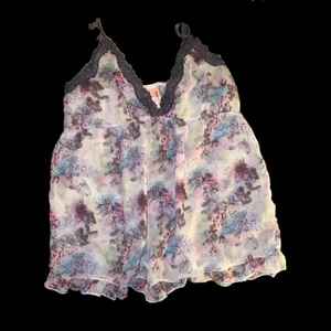 topp - så fin topp med spetskant skriv till mig vid intresse