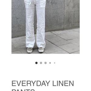 Linnebyxor  - Intressekoll på dessa assnygga alobha linnebyxor i strl S. Säljer endast vid bra bud. Säljer då jag inte gillade hur dem satt på mig. Den andra bilden är min egen, skriv om du vill ha fler egna bilder.💞 helt oanvända, endast testade. 