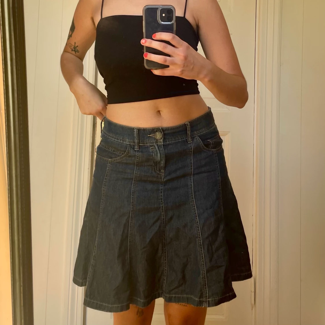 Lågmidjad jeanskjol