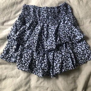 Kjol - Fin svart blå kjol