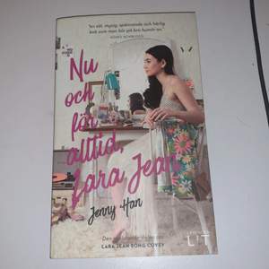 En pocket av Jenny Han, författaren av sommaren jag blev vacker, Lara jean och mera. Mysig bok som är väldigt snabb läst! 