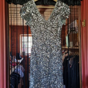 Klänning Oneness - Kort och tight passform. Xs