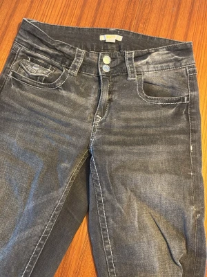 svarta jeans gina strl 164 - jättebra skick 