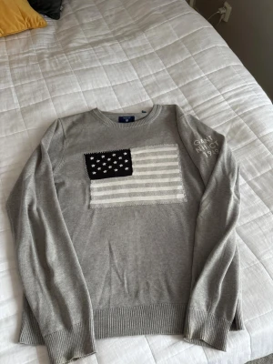 Stickad gant tröja  - Stickad gant tröja i fint skick, storlek S, skriv vid minsta lilla fundering!