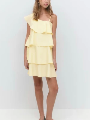 oneshoulder klänning Gina tricot  - Gina tricot klänning från deras Young sida. Storlek 170. Slutsåld på hemsidan. Endast testad, prislapp sitter kvar 