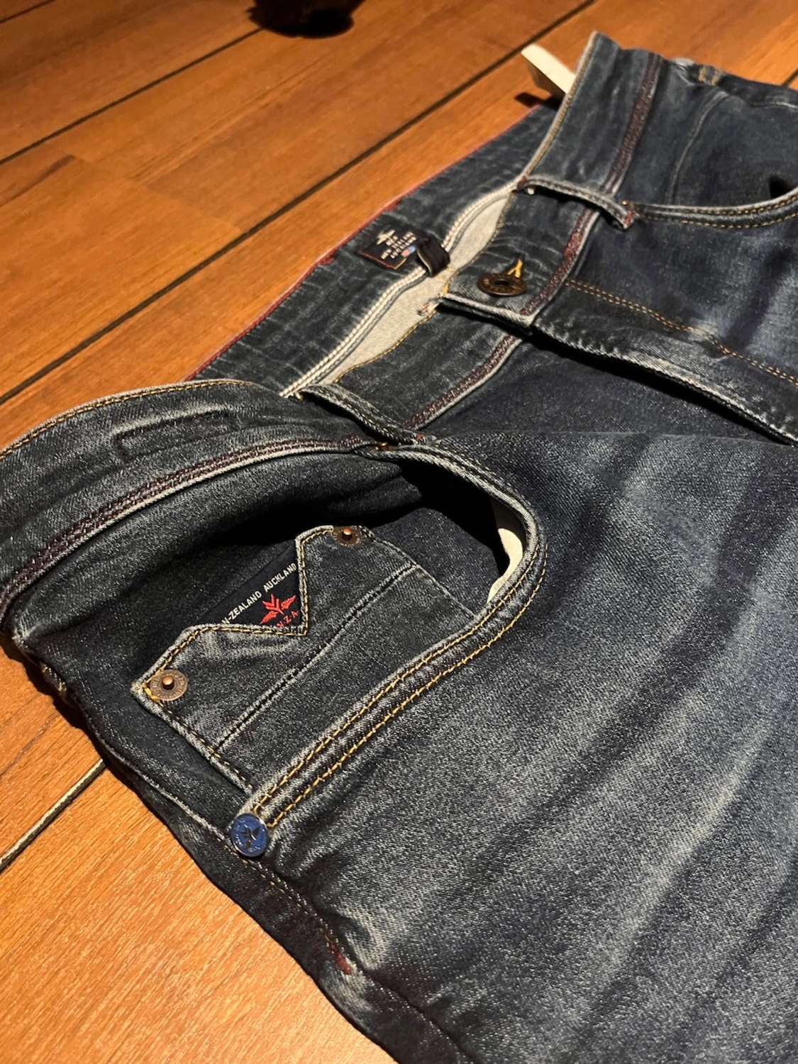 Mörkblå jeans från New zealand Auckland - 1