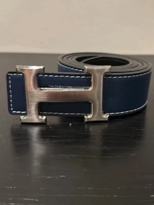 Mörkblå Herme’s Bälte - Helt ny!Mörkblå