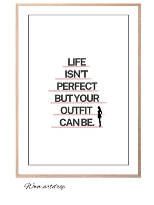 Poster med citat och siluett - Stilren poster med citatet 'Life isn't perfect but your outfit can be' i svart text och rosa linjer. Tavlan har en enkel träram och en liten siluett av en person bredvid texten. Perfekt som dekoration i sovrum eller vardagsrum.